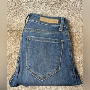 Cello Women’s Fray Bottom Blue Jeans Size 3